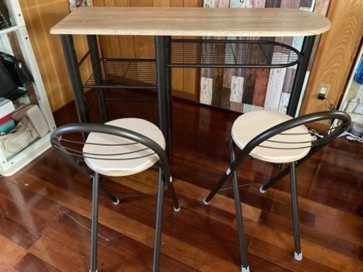 テーブルと椅子　家具