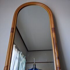 【値下げ】ラタンの鏡の画像
