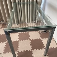 ガラステーブル