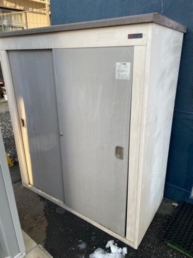 早い者勝ち　物置　収納　鍵付き　棚付き　扉あり