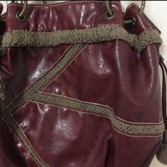 値下げコールベック購入 ボンボン付き深いエンジの大きめバッグ靴/バッグ バッグ トートバッグの画像