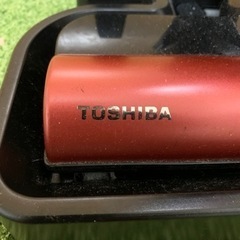 【取引中】東芝　コードレス掃除機（赤）＋充電台の画像