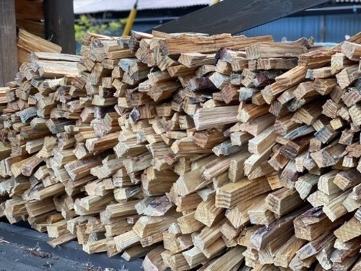 赤松薪の細割り