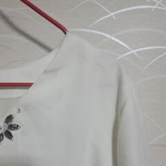 白シャツビジュー付の画像