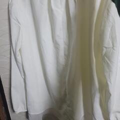 白シャツビジュー付の画像