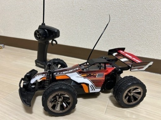 ラジコン　バギー　新品同様とハマー？のラジコン不動車