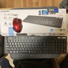 Bluetoothキーボード（角度調整脚破損紛失）とUSB無線マウス