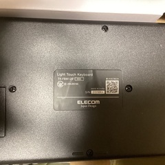 Bluetoothキーボード（角度調整脚破損紛失）とUSB無線マウスの画像