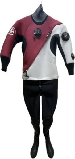 マリンスポーツ、ドライスーツ