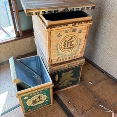 木箱　お茶の箱？衣装箱？