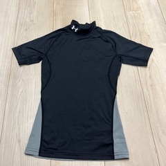 アンダーアーマー　キッズ　アンダーシャツ　YMDサイズ