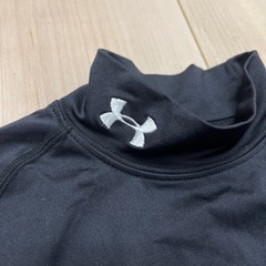 アンダーアーマー　キッズ　アンダーシャツ　YMDサイズの画像