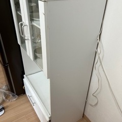 コンセント付き食器棚の画像