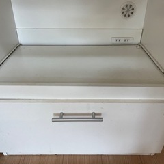 コンセント付き食器棚の画像