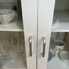 コンセント付き食器棚の画像