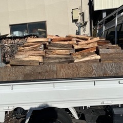 広葉樹未乾燥薪 500kg 軽トラの画像