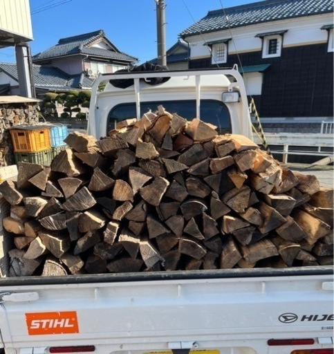 広葉樹未乾燥薪 500kg 軽トラ 広葉樹未乾燥薪 500kg 軽トラ