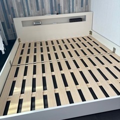 家具 ベッド クイーンサイズの画像