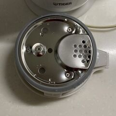 お引渡し済：【美品】 2015年製 タイガー Tiger 0.6リットル 800w 電気ケトル PFY-H060の画像