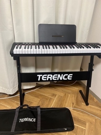 美品電子ピアノ　キーボード台付き