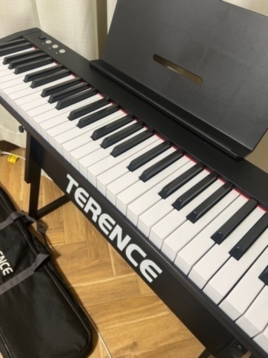 美品電子ピアノ　キーボード台付き