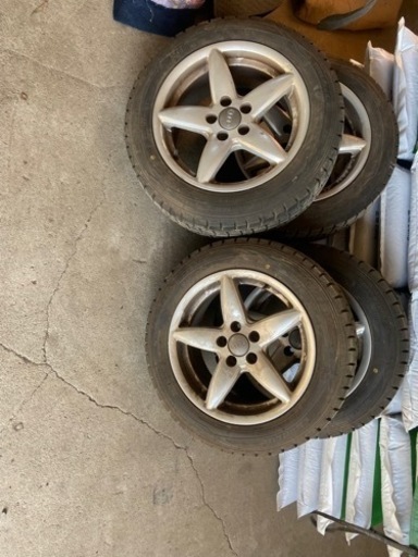 車のパーツ タイヤ、ホイール
