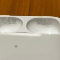 Apple AirPods Pro 第一世代 充電ケース、右耳イヤホンの画像