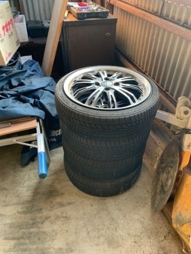 車のパーツ タイヤ、ホイール