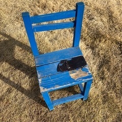 手作り　花台　　　　子ども椅子　　お直し必要かと思いますが‥