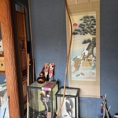 弓道弓　木刀　日本人形　色々各100円