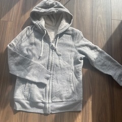 ☆UNIQLOフードパーカー　グレー☆