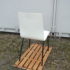 ニトリ 白 イスの画像