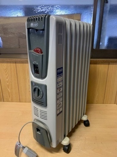 デロンギ　ヒーター　HR650812FS