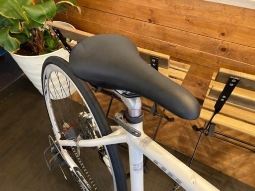 【タイヤ新品】クロスバイク　ディスクブレーキ　700c ホワイト