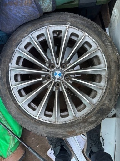 車のパーツ タイヤ、ホイール