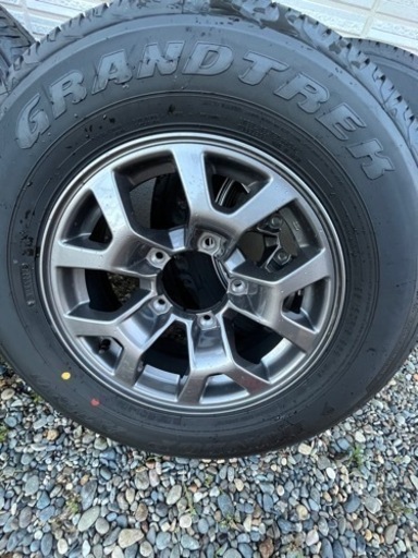 【取引中】ジムニーシエラ純正タイヤホイール4本セット(新車外し)