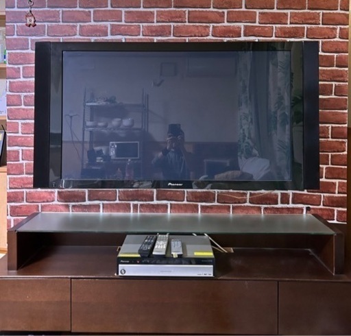テレビ台付き壁掛けテレビ(壁付)47インチ