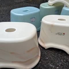 洗面器と浴用椅子の画像