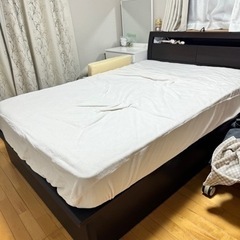 <受付終了しました>ダブルベッド(マットレス付き)