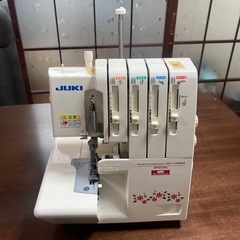 115,000円のJUKI　2本針4本糸ロックミシン　MO-114DM