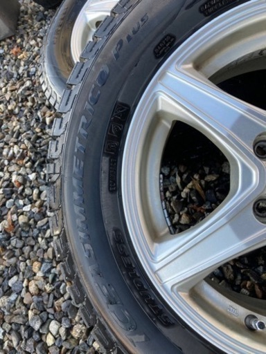 車のパーツ タイヤ、ホイール
