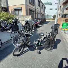 ｃ67🔴お子様と土日もいろいろなタイプのご試乗が可能です。  🌕️２０インチ、チャイルドシート、３人乗り、２人乗り、１人乗り電動アシスト自転車  🔴安心の無料保証；点検サービス付き🟢バカ良心的な中古電動自転車屋  🟢２０インチ、チャイルドシート、２人乗り、３人乗り、１人乗り電動自転車  🔴バッテリーは、新品の９０％以上の性能を保持してコンディション良好です。  🟢１回の充電で３０ｋｍ以上の走行が可能です。山手線を半周するくらいの距離走れます。  🌕️オプション無料。後ろチャイルドシートをかの画像