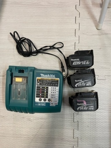 マキタ7.2V-18V充電器と14.4Vバッテリー３個