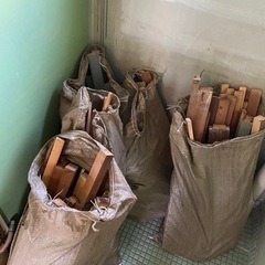 無料　木材　廃材　古材　角材 キャンプ　焚き火などの画像