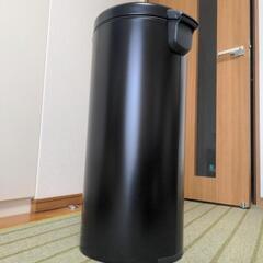ブラバンシア　ゴミ箱の画像