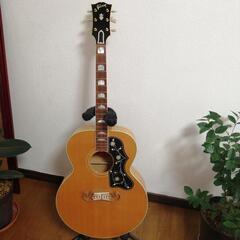 ギブソン社製　アコースティックギター
スーパージャンボ　SJ-200