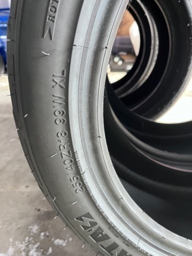 シバタイヤ 255/40ZR18 99W XL タイヤ 4本(送料込み) シバタイヤ 255/40ZR18 99W XL タイヤ 4本(送料込み)