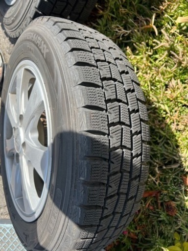 車のパーツ タイヤ、ホイール