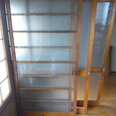 ガラスとびら 間仕切り家具 