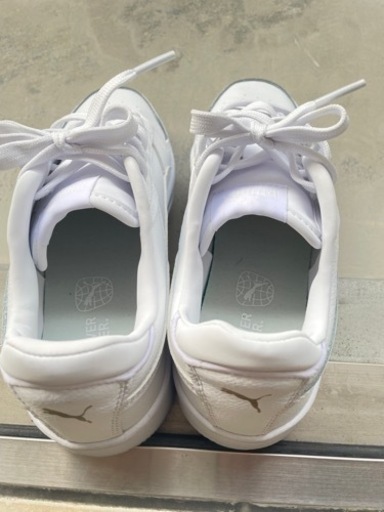 PUMA厚底スニーカー